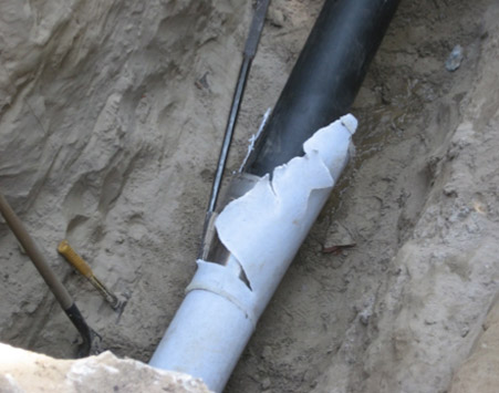 Trenchless repair on a cracked pipe
